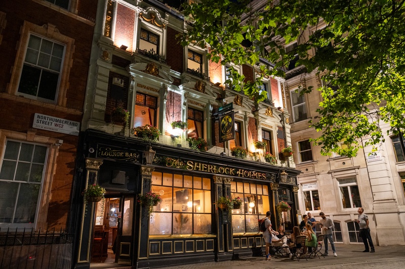 holmes pub1